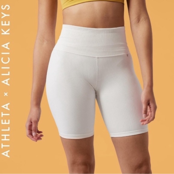 Athleta + Alicia Keys Elation rib 9” bike short in magnolia white, size Medium - Picture 1 of 5
